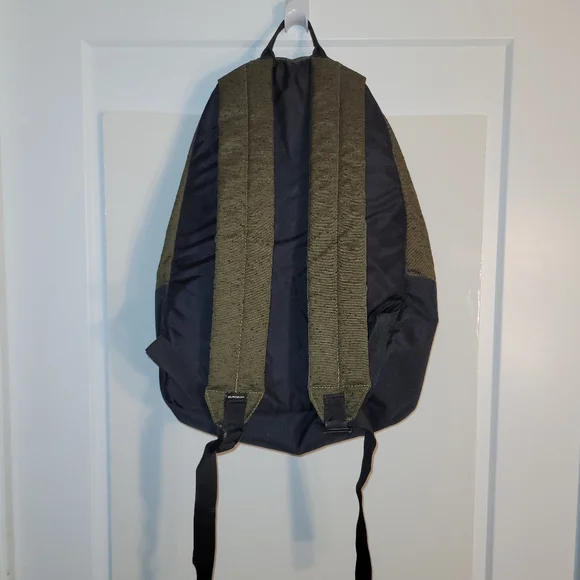 Green backpack - Picture 7 of 9